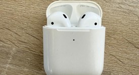 Used
													Apple AirPods 2nd Gen - Wireless Case, photo 1 of 6
