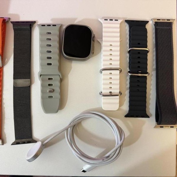 Apple Watch Ultra 49mm - Unlocked, Titanium, A2622