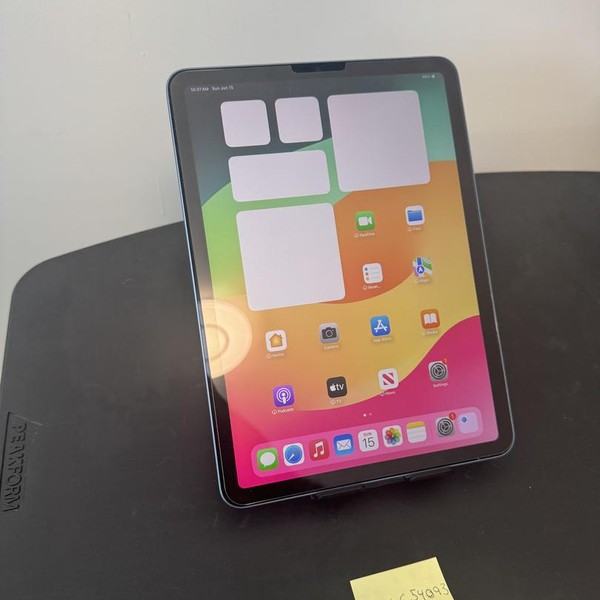 Apple iPad Air 5th Gen - Wi-Fi, 64 GB, Blue, A2588