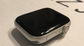 Good
													Apple Watch Series 4 44mm - Unlocked, Silver, A1976 - Cellular, Aluminum, photo 4 of 6