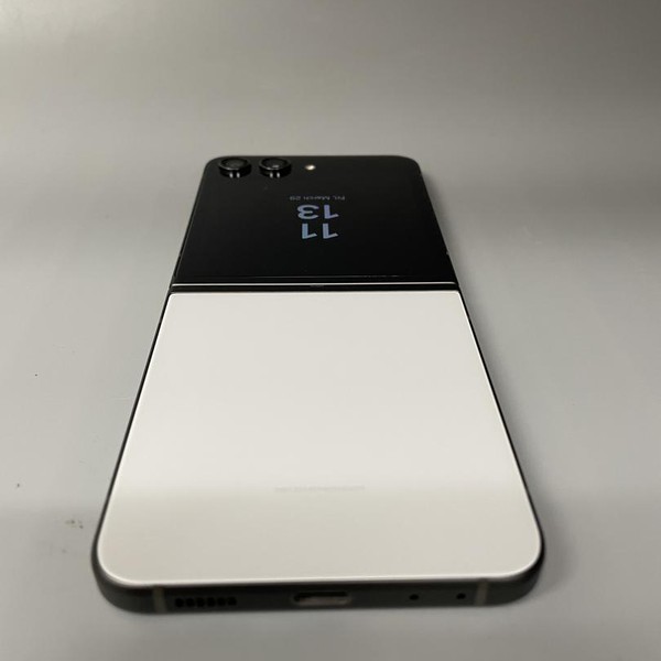 Samsung Galaxy Z Flip5 - Unlocked, 512 GB, Gray, 8 GB, SM-F731U1