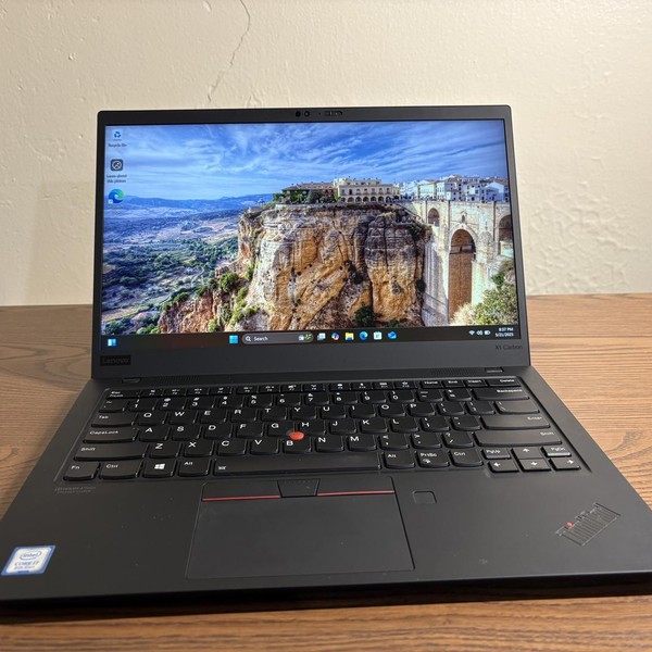 Lenovo ThinkPad X1 Carbon (7th Gen) - 1 TB, 16 GB, Intel Core i7