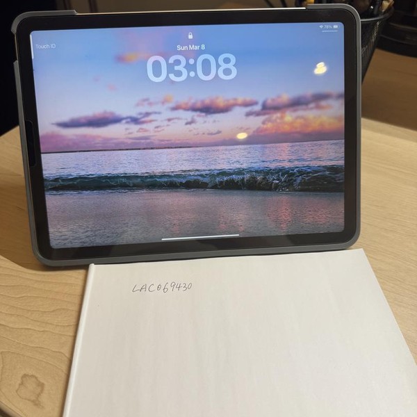 Apple iPad Air 5th Gen - Wi-Fi, 64 GB, Gray, A2588