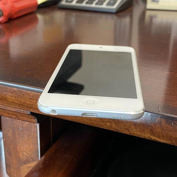 Apple iPod Touch 6th Gen - Wi-Fi, 32 GB, Silver