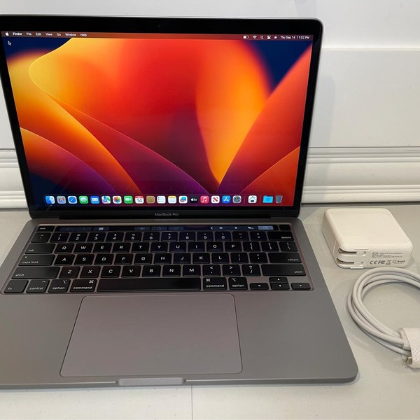 MacBook Pro 2020 - 13 inch - 1 TB, Gray, 16 GB, Intel Core i5