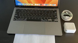 Good
													MacBook Air 2020 - 13" - Apple M1, Gray, 256 GB, 8 GB, photo 1 of 11