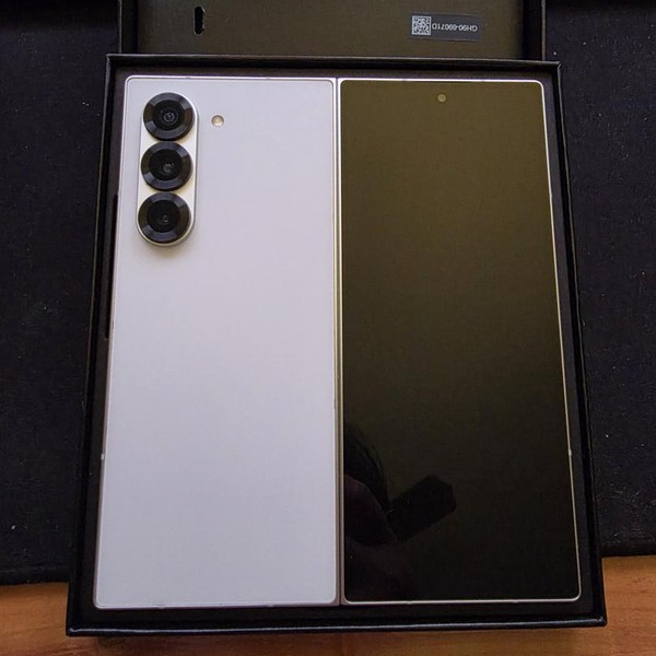 Samsung Galaxy Z Fold6 - Unlocked, 512 GB, White, 12 GB, SM-F956U1