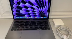 Good
													MacBook Air 2019 - 13" - I5, Gray, 512 GB, 16 GB, photo 1 of 10