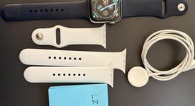 Good
													Apple Watch Series 5 44mm - Unlocked, Silver, A2095 Cellular, Stainless Steel, photo 5 of 6