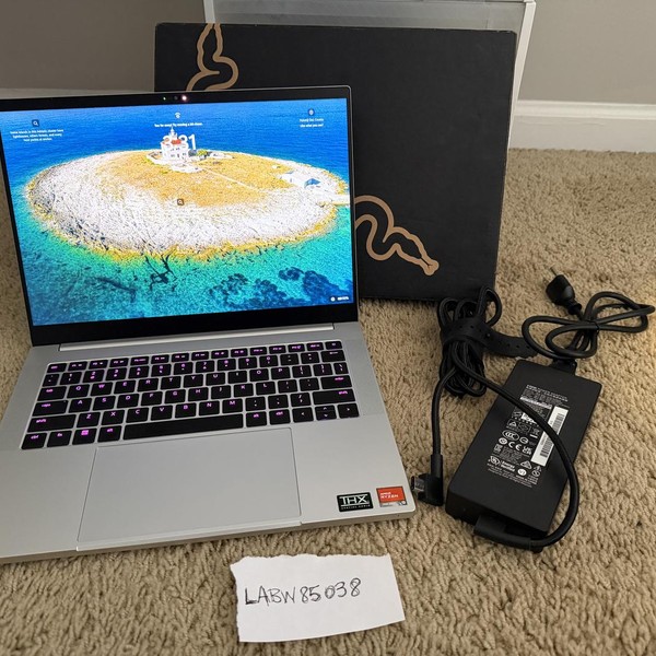 Razer Blade 14 inch 2023 - 1 TB, Silver, 32 GB, AMD Ryzen 9, FHD