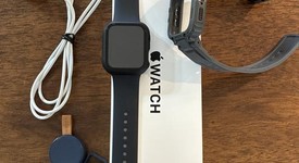 Good
													Apple Watch SE 2nd Gen 44mm - Unlocked, Midnight, A2727 - Cellular, Aluminum, photo 1 of 5