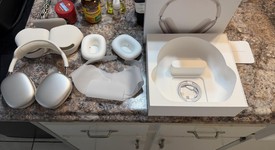 Used
													Apple AirPods Max USB-C - Starlight, photo 1 of 5