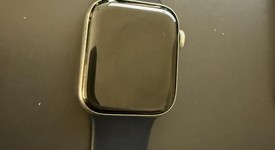 Good
													Apple Watch Series 5 44mm - Unlocked, Silver, A2095 Cellular, Stainless Steel, photo 3 of 6