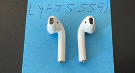 Used
													Apple AirPods 2nd Gen - Lightning Case, photo 4 of 5