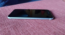 Good
													Apple iPhone SE 2nd Gen 2020 - Unlocked, White, 64 GB, A2275, photo 4 of 13
