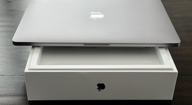 Good
													MacBook Pro 2017 (With Touch Bar) - 13" - I7, Gray, 1 TB, 16 GB, photo 2 of 9
