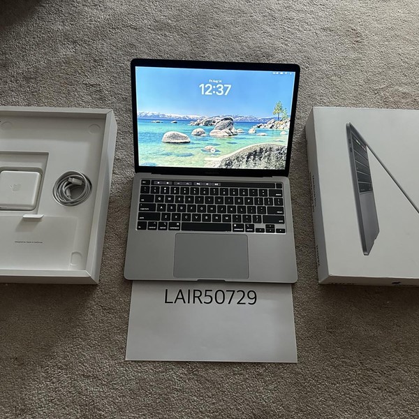 MacBook Pro 2020 - 13 inch - 1 TB, Gray, 16 GB, Intel Core i5