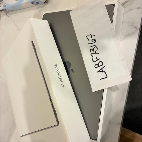 MacBook Air 2024 (M3) - 13 inch - 256 GB, Silver, 8 GB, Apple M3, 8-core GPU