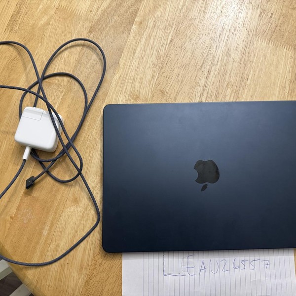 MacBook Air 2022 (M2) - 13 inch - 256 GB, Midnight, 16 GB, Apple M2