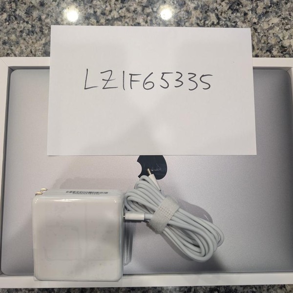 MacBook Pro 2022 - 13 inch - 256 GB, Gray, 8 GB, Apple M2