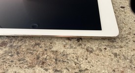 Fair
													Apple iPad Pro 9.7" - Verizon, Rose Gold, 128 GB, A1674, photo 2 of 5