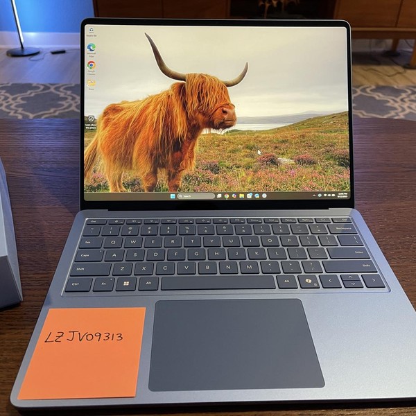 Microsoft Surface Laptop 7 - 512 GB, Sapphire, 16 GB, Snapdragon X Plus, 13.8 inch