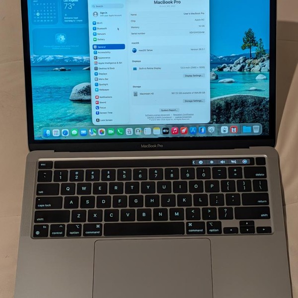 MacBook Pro 2022 - 13 inch - 1 TB, Gray, 16 GB, Apple M2