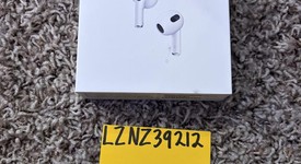 New
													Apple AirPods 3rd Gen - MagSafe Case, photo 1 of 2
