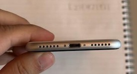 Good
													Apple iPhone SE 2nd Gen 2020 - Unlocked, White, 128 GB, A2275, photo 3 of 9