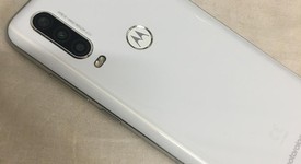 Good
													Motorola One Action - Unlocked, White, 128 GB, 4 GB, photo 3 of 7