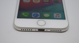 Good
													Apple iPhone 7 - Unlocked Non-US, Silver, 32 GB, A1779, photo 2 of 11