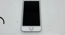 Good
													Apple iPhone SE 1st Gen 2016 - Unlocked, Silver, 32 GB, A1723, photo 5 of 10