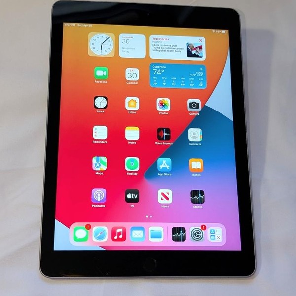 Apple iPad (5th Gen) - Wi-Fi, 32 GB, Gray, A1822