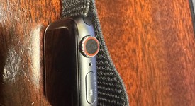 Fair
													Apple Watch Series 4 40mm - Unlocked, Gray, A1975 - Cellular, Aluminum, photo 4 of 5