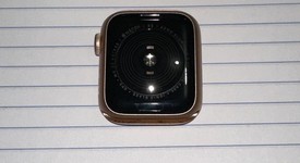 Good
													Apple Watch SE 1st Gen 40mm - Gold, A2351 - GPS, Aluminum, photo 4 of 4