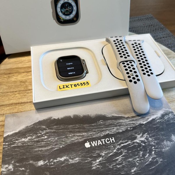 Apple Watch Ultra 49mm - Unlocked, Titanium, A2622