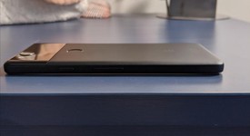 Mint
													Google Pixel 2 - Unlocked, Black, 64 GB, Google Edition, photo 4 of 5