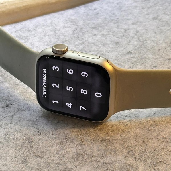 Apple Watch Series 8 41mm - Silver, A2770 - GPS, Aluminum