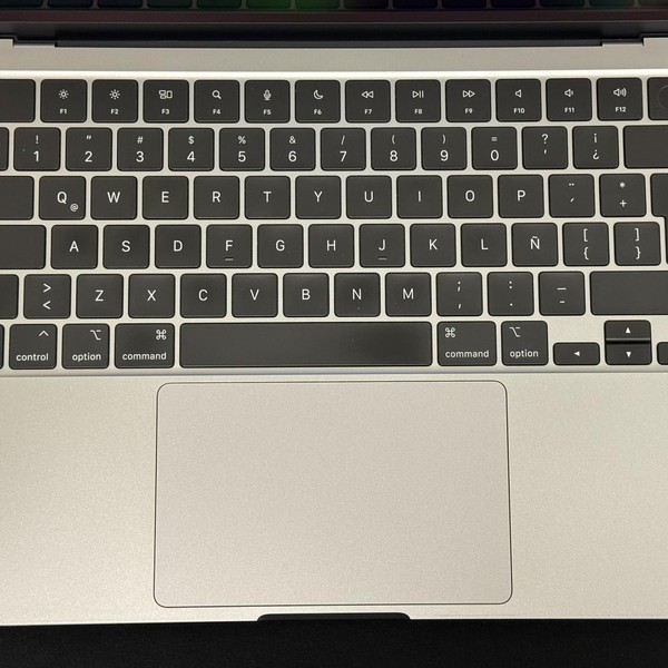 MacBook Air 2022 (M2) - 13 inch - 512 GB, Gray, 8 GB, Apple M2