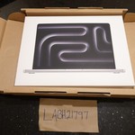 New MacBook Pro 2025 - 14 inch - 512 GB, Silver, 16 GB, Apple M5