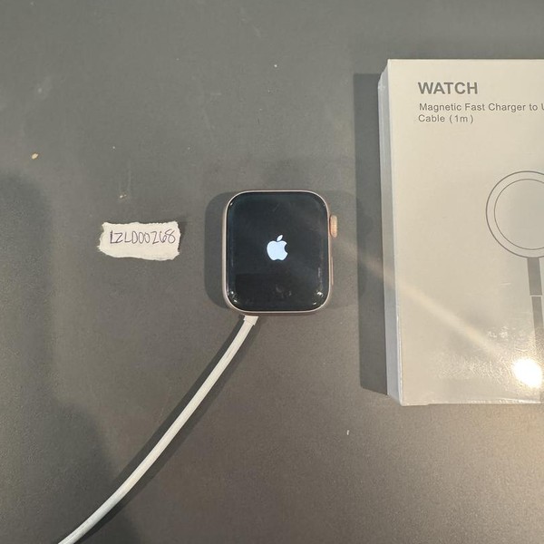 Apple Watch Series 4 40mm - Unlocked, Gold, A1975 - Cellular, Aluminum