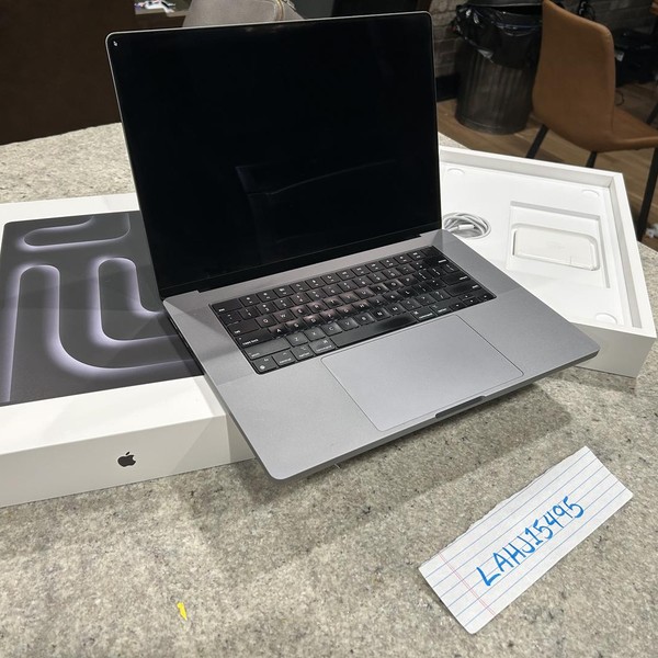 MacBook Pro 2021 - 16 inch - 512 GB, Silver, 16 GB, Apple M1 Pro 10-core