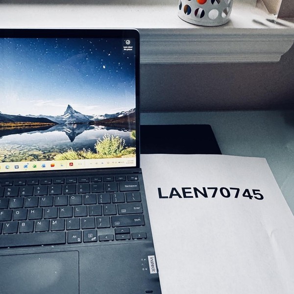 Microsoft Surface Pro 9 - Wi-Fi, 256 GB, Sapphire, 16 GB, Intel Core i7, Wi-Fi