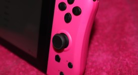 Good
													Nintendo Switch - Pink & Green, 32 GB, photo 3 of 8