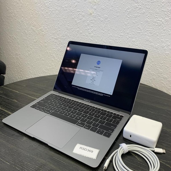 MacBook Air 2019 - 13 inch - 128 GB, Gray, 8 GB, Intel Core i5