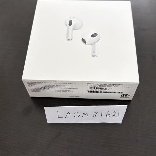 Apple AirPods (3rd Gen) - Lightning Case
