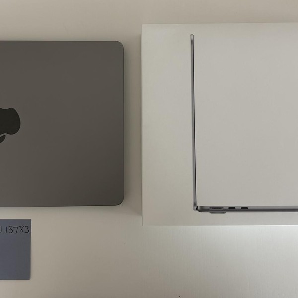 MacBook Air 2022 (M2) - 13 inch - 2 TB, Gray, 24 GB, Apple M2