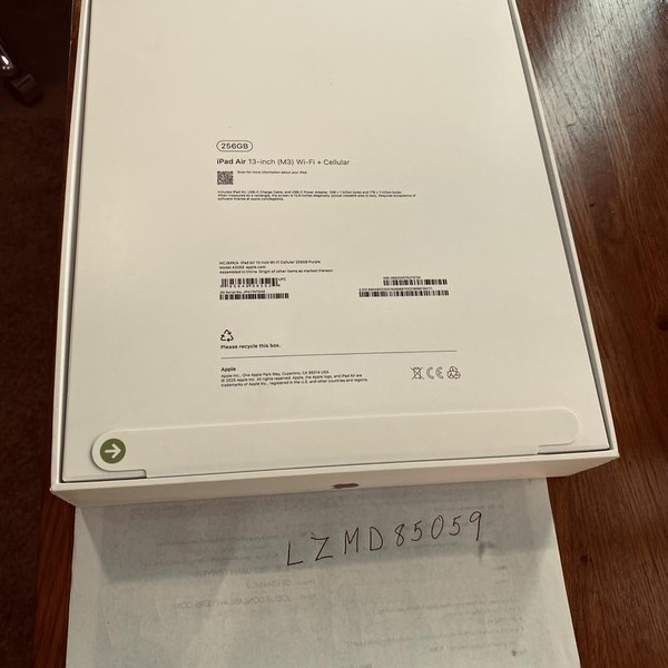 Apple iPad Air 13 inch (M3) 2025 - Unlocked, 256 GB, Purple