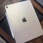 Mint Apple iPad Air (5th Gen) - Wi-Fi, 64 GB, Starlight, A2588