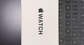New
													Apple Watch SE 2nd Gen 40mm - Starlight, A2722 - GPS, Aluminum, photo 3 of 8